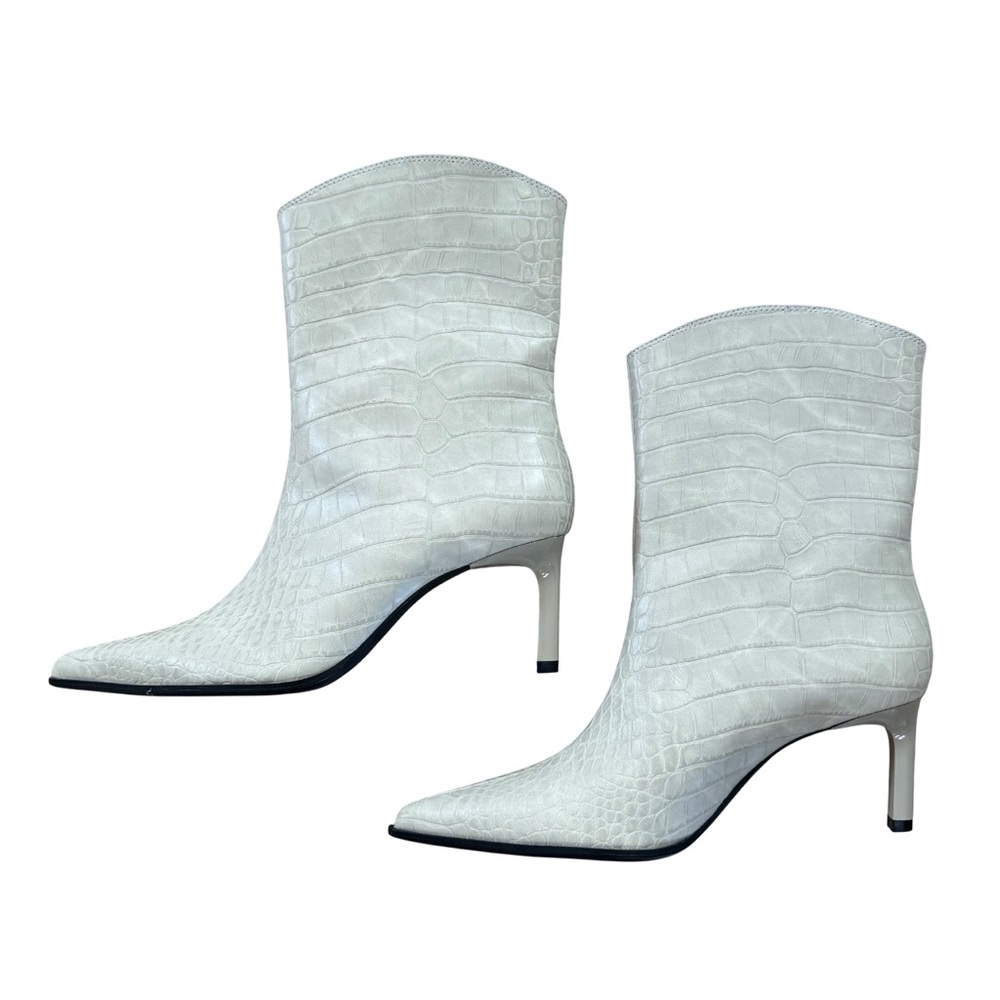 Bershka Off White Croco Print Kitten Heel Pointed Pointy Toe Boots Women's sz 7
